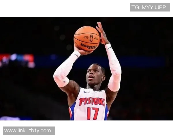 梅里尔首节替补表现抢眼三分球三投全中贡献9分